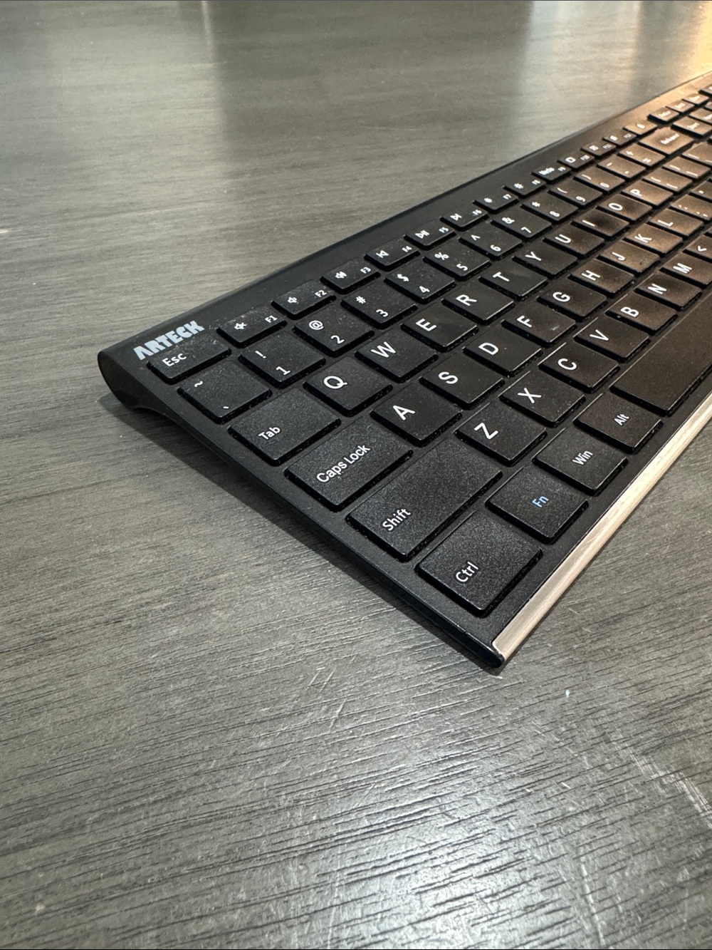 Slim Wireless Full Size Keyboard - Black - Picture 3 of 6